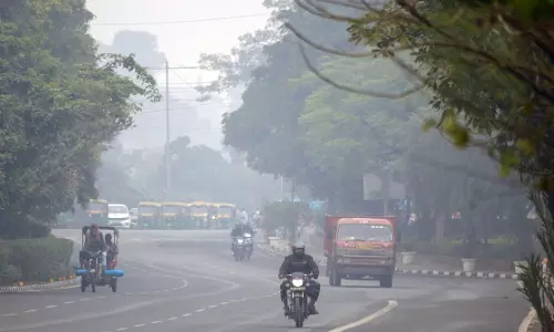 Delhi-NCR में सर्दी का सितम, वायु गुणवत्ता खराब, AQI 400 के करीब Delhi-NCR में सर्दी का सितम, वायु गुणवत्ता खराब, AQI 400 के करीब