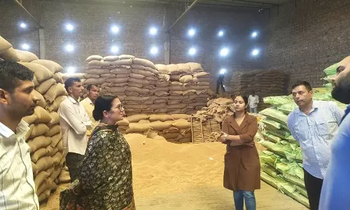 Haryana : हिसार में उर्वरक की दुकानों पर छापेमारी Haryana : हिसार में उर्वरक की दुकानों पर छापेमारी