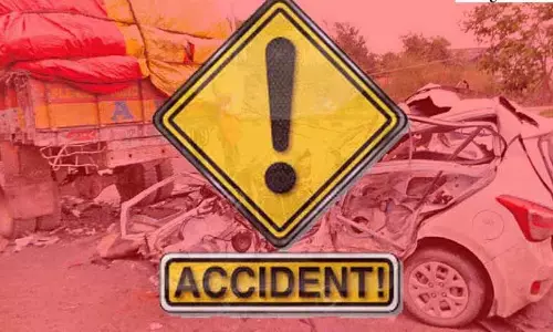 NH-65 पर आठ लोगों से भरी कार पलटी, आग लग गई, सभी बाल-बाल बचे NH-65 पर आठ लोगों से भरी कार पलटी, आग लग गई, सभी बाल-बाल बचे