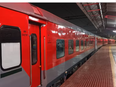 New Delhi: कटरा रूट पर यात्रियों की मुश्किलें बढ़ीं, देखें रद्द ट्रेनों की लिस्ट New Delhi: कटरा रूट पर यात्रियों की मुश्किलें बढ़ीं, देखें रद्द ट्रेनों की लिस्ट