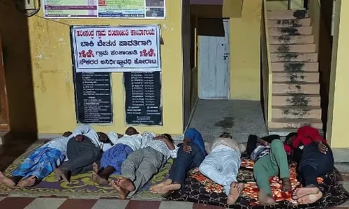 Ramnagar : कर्मचारी वेतन के लिए दिन-रात धरना दे रहे है Ramnagar : कर्मचारी वेतन के लिए दिन-रात धरना दे रहे है