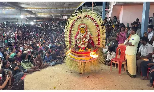 Chikkanayakanahalli : पंजुरली देवता के प्रति भक्तिपूर्ण समर्पण Chikkanayakanahalli : पंजुरली देवता के प्रति भक्तिपूर्ण समर्पण