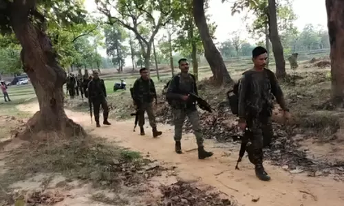 सारंडा जंगल में माओवादियों से मुठभेड़ के बाद भारी मात्रा में हथियार बरामद सारंडा जंगल में माओवादियों से मुठभेड़ के बाद भारी मात्रा में हथियार बरामद