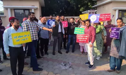 शिक्षकों ने Punjab के शिक्षा मंत्री हरजोत बैंस के आवास का घेराव करने की धमकी दी