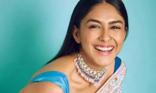 Mrunal Thakur ने डबिंग स्टूडियो से संकेत दिया, इसे सुपर स्पेशल बताया