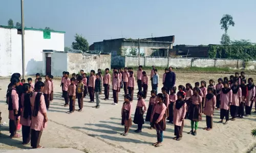 Bareilly: वंदे मातरम् की 150वीं वर्षगांठ, बच्चों ने मनाया उत्सव