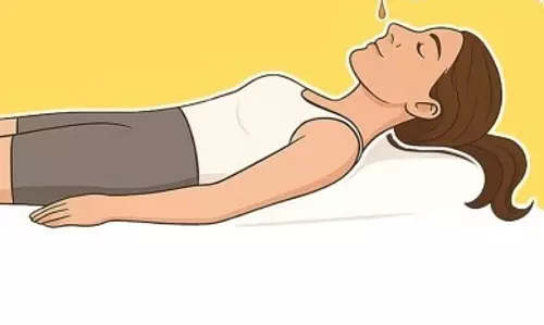 सफेद होकर तेजी से झड़ रहे बाल? आयुर्वेद की बस दो बूंद से बनेगी बात