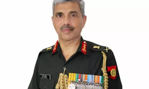 सेना के पश्चिमी कमांडर ने Jammu-Pathankot सेक्टर में तैयारियों की समीक्षा की सेना के पश्चिमी कमांडर ने Jammu-Pathankot सेक्टर में तैयारियों की समीक्षा की