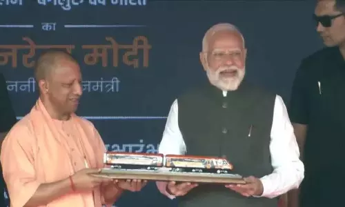 Vande Bharat: प्रधानमंत्री मोदी ने 4 नई वंदे भारत ट्रेनों को हरी झंडी दिखाई Vande Bharat: प्रधानमंत्री मोदी ने 4 नई वंदे भारत ट्रेनों को हरी झंडी दिखाई