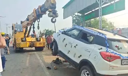 Kakinada में शादी समारोह के दौरान कार दुर्घटना.. तीन की मौत..!