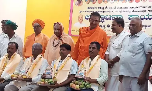 एकता और समानता की भावना होनी चाहिए: निजगूना शिवयोगी स्वामीजी एकता और समानता की भावना होनी चाहिए: निजगूना शिवयोगी स्वामीजी