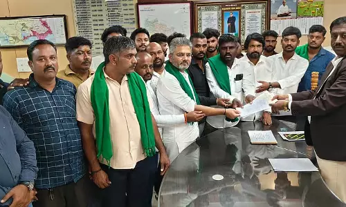 Bull Festival : बैल मालिकों और प्रशंसकों ने शर्तों में ढील देने की मांग की Bull Festival : बैल मालिकों और प्रशंसकों ने शर्तों में ढील देने की मांग की