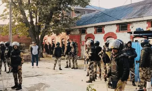 आतंकवादी गतिविधियाँ.. अधिकारियों ने Jammu की जेलों में तलाशी ली आतंकवादी गतिविधियाँ.. अधिकारियों ने Jammu की जेलों में तलाशी ली