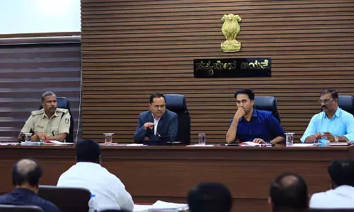 सफाई कर्मचारियों को सुविधाएं मिलनी चाहिए: DC Nagendra Prasad