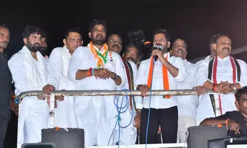 जुबली हिल्स में कांग्रेस द्वारा BRS पर निशाना साधने के बाद छह गारंटियां पीछे छूट गईं जुबली हिल्स में कांग्रेस द्वारा BRS पर निशाना साधने के बाद छह गारंटियां पीछे छूट गईं
