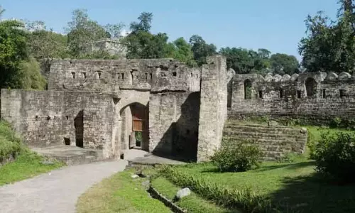 स्कूली बच्चों द्वारा Nurpur किले पर बनाई गई लघु फिल्म को सराहना मिली स्कूली बच्चों द्वारा Nurpur किले पर बनाई गई लघु फिल्म को सराहना मिली