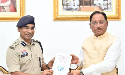 IPS डॉ. संतोष सिंह की किताब से संयुक्त राष्ट्र के शांति प्रयासों पर नई दृष्टि IPS डॉ. संतोष सिंह की किताब से संयुक्त राष्ट्र के शांति प्रयासों पर नई दृष्टि