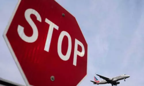 अमेरिका में सरकारी शटडाउन का असर: Airlines को फ्लाइट कटौती और यात्रियों को बढ़ती परेशानी