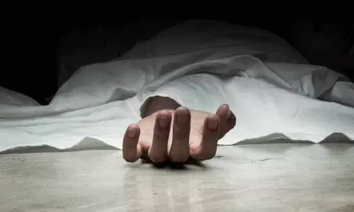 हैदराबाद के KPHB में मामूली बात पर व्यक्ति की रॉड और लाठियों से पीट-पीटकर हत्या हैदराबाद के KPHB में मामूली बात पर व्यक्ति की रॉड और लाठियों से पीट-पीटकर हत्या