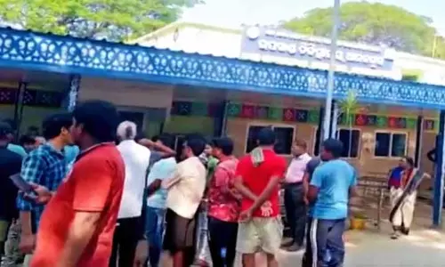 Keonjhar में तेज रफ्तार कार की चपेट में आने से दो महिला कॉलेज की छात्राओं की मौत