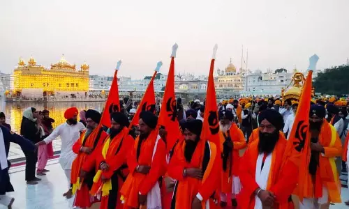 Amritsar: असम से शहीदी नगर कीर्तन स्वर्ण मंदिर पहुंचा
