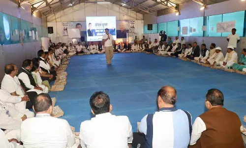 राहुल गांधी ने पचमढ़ी में कांग्रेस नेताओं से की बैठक