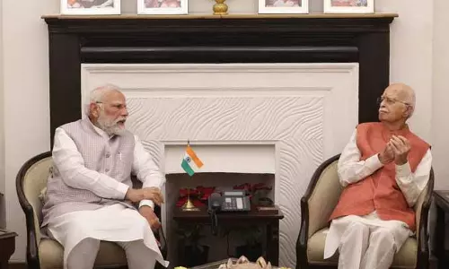 पीएम मोदी ने L.K. Advani के जन्मदिन पर दी बधाई पीएम मोदी ने L.K. Advani के जन्मदिन पर दी बधाई