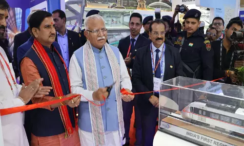 केंद्रीय मंत्री मनोहर लाल ने अर्बन मोबिलिटी इंडिया 2025 में नमो भारत स्टॉल का किया उद्घाटन