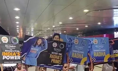 विश्व कप विजेता भारतीय महिला क्रिकेट टीम की खिलाड़ी राधा यादव का जोरदार स्वागत विश्व कप विजेता भारतीय महिला क्रिकेट टीम की खिलाड़ी राधा यादव का जोरदार स्वागत