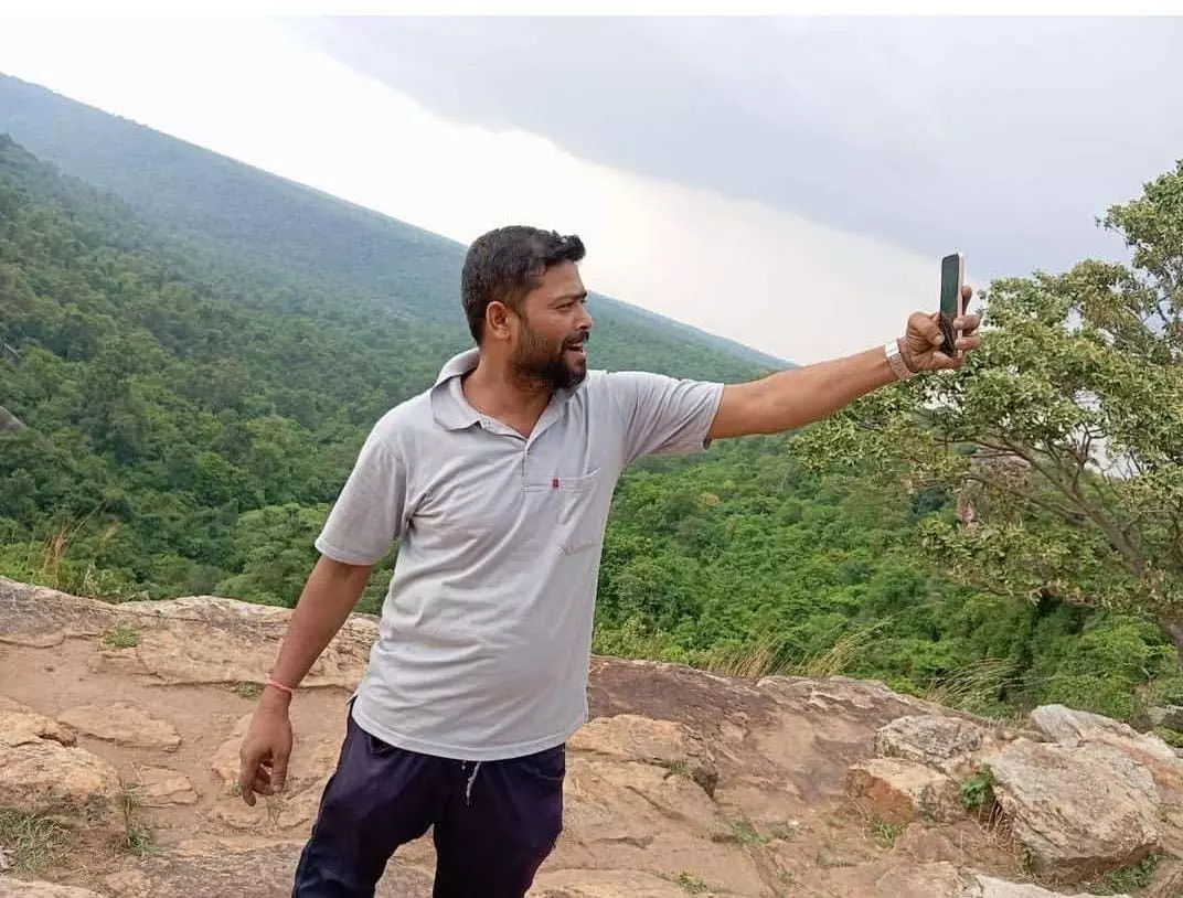 रायपुर : गालीबाज नशेड़ी से बंजारी नगर के लोग परेशान, वीडियो रायपुर : गालीबाज नशेड़ी से बंजारी नगर के लोग परेशान, वीडियो