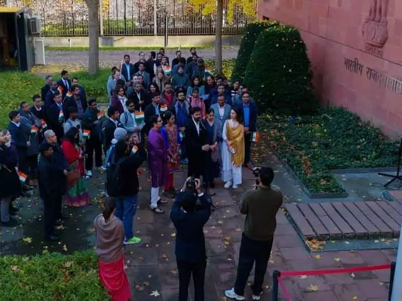जर्मनी: भारतीय दूतावास ने वंदे मातरम के 150 वर्ष पूरे होने का जश्न मनाया जर्मनी: भारतीय दूतावास ने वंदे मातरम के 150 वर्ष पूरे होने का जश्न मनाया