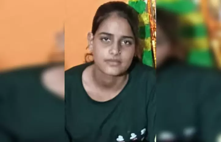 8 साल पहले मां अब बेटी ने खत्म की जिंदगी, परिजन बोले- अजीब व्यवहार कर रही थी 8 साल पहले मां अब बेटी ने खत्म की जिंदगी, परिजन बोले- अजीब व्यवहार कर रही थी