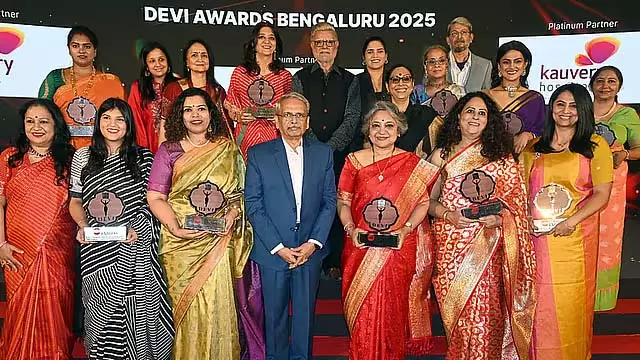 Devi Awards 2025: विभिन्न क्षेत्रों की 11 हस्तियों को सम्मानित किया गया Devi Awards 2025: विभिन्न क्षेत्रों की 11 हस्तियों को सम्मानित किया गया