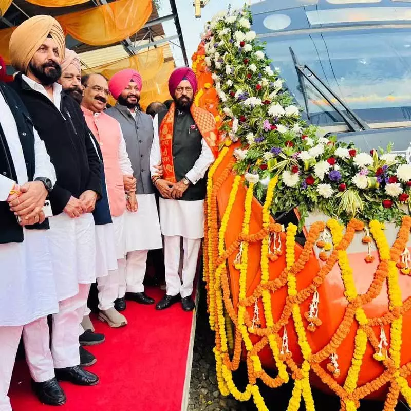 Firozpur से दिल्ली तक हाई-स्पीड यात्रा यात्रियों को लुभा रही Firozpur से दिल्ली तक हाई-स्पीड यात्रा यात्रियों को लुभा रही