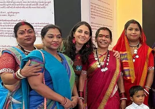 MP : प्रधान गोंड महिलाओं ने सांस्कृतिक परंपराओं के बारे में अपना ज्ञान साझा किया MP : प्रधान गोंड महिलाओं ने सांस्कृतिक परंपराओं के बारे में अपना ज्ञान साझा किया