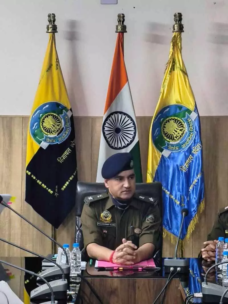 वर्मा नूरपुर पुलिस जिले के नए SP , मादक पदार्थों की तस्करी और अवैध शराब के खिलाफ लड़ने का संकल्प लिया वर्मा नूरपुर पुलिस जिले के नए SP , मादक पदार्थों की तस्करी और अवैध शराब के खिलाफ लड़ने का संकल्प लिया
