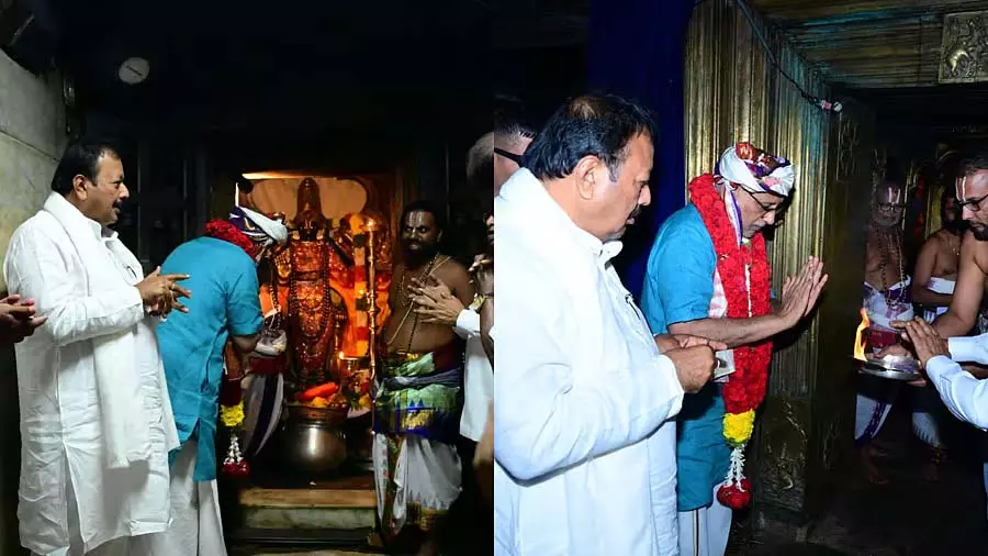 Karnataka : उपराष्ट्रपति सीपी राधाकृष्णन ने मेलुकोटे चेलुवरयास्वामी का दौरा किया Karnataka : उपराष्ट्रपति सीपी राधाकृष्णन ने मेलुकोटे चेलुवरयास्वामी का दौरा किया
