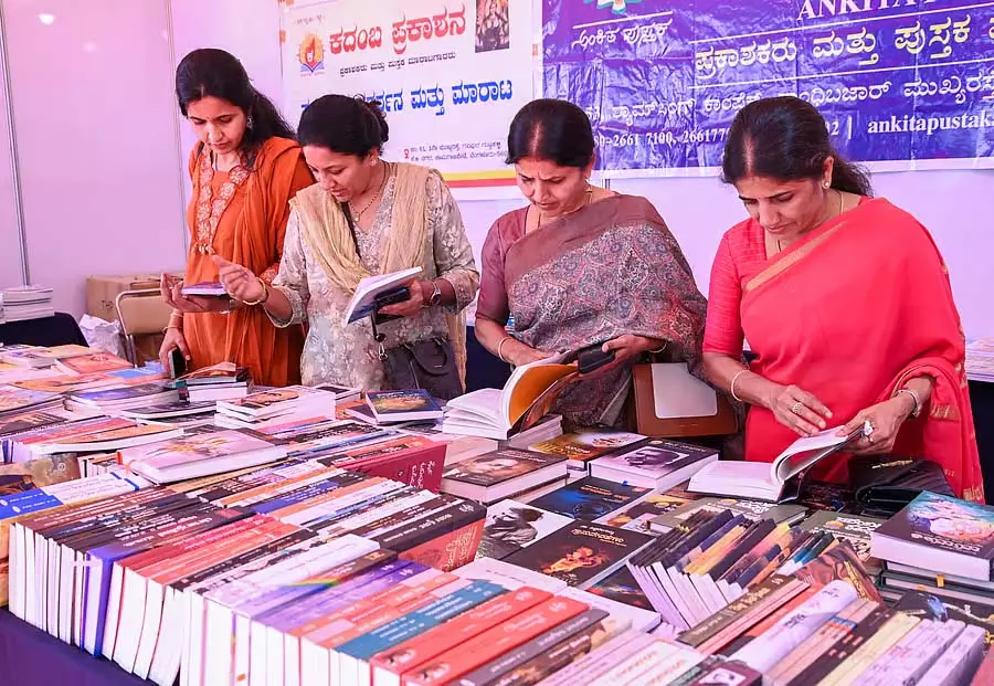 समाजमुखी साहित्य सम्मेलन: दर्शकों ने पुरानी कन्नड़ जुगलबंदी को सराहा समाजमुखी साहित्य सम्मेलन: दर्शकों ने पुरानी कन्नड़ जुगलबंदी को सराहा