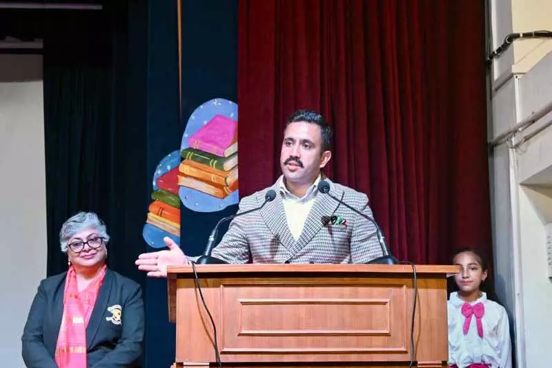 Vikramaditya: शिक्षा युवा मस्तिष्क को बुद्धिमानी से प्रश्न पूछने और चुनौतियों का समाधान करने के लिए तैयार Vikramaditya: शिक्षा युवा मस्तिष्क को बुद्धिमानी से प्रश्न पूछने और चुनौतियों का समाधान करने के लिए तैयार
