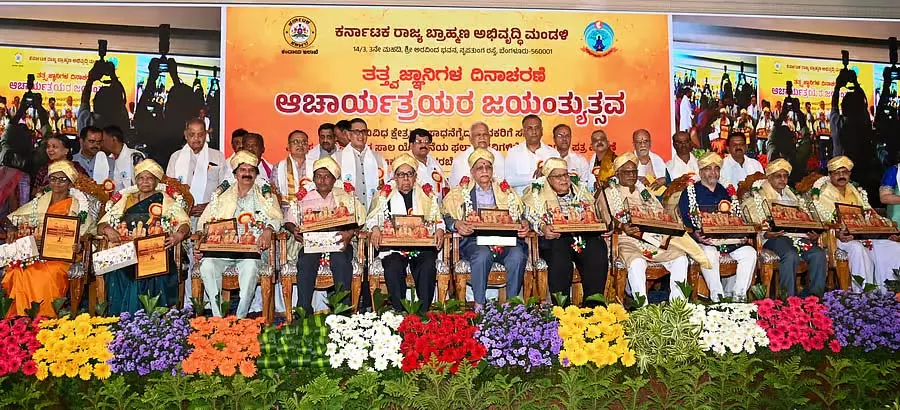 एकता से फायदे पाएं: मंत्री गुंडूराव ने ब्राह्मण समुदाय को सलाह दी एकता से फायदे पाएं: मंत्री गुंडूराव ने ब्राह्मण समुदाय को सलाह दी