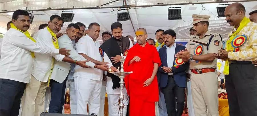 स्वार्थ के लिए कबीलों की लड़ाई बंद नहीं होनी चाहिए: सिद्धारमानंद पुरी स्वामीजी स्वार्थ के लिए कबीलों की लड़ाई बंद नहीं होनी चाहिए: सिद्धारमानंद पुरी स्वामीजी