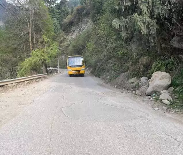 NHAI ने कुल्लू-मनाली लेफ्ट बैंक राजमार्ग के उन्नयन और चौड़ीकरण का प्रस्ताव रखा NHAI ने कुल्लू-मनाली लेफ्ट बैंक राजमार्ग के उन्नयन और चौड़ीकरण का प्रस्ताव रखा