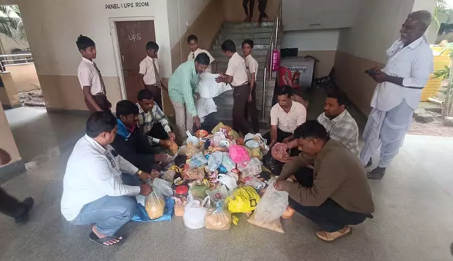 सुविधाएं होने के बावजूद, मोरारजी देसाई रेजिडेंशियल स्कूल को रखरखाव में दिक्कत हो रही है सुविधाएं होने के बावजूद, मोरारजी देसाई रेजिडेंशियल स्कूल को रखरखाव में दिक्कत हो रही है