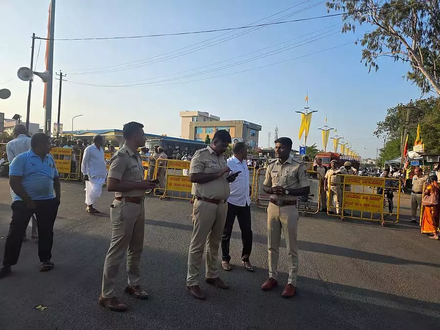 जो किसान सरकार के दाम से सहमत नहीं हैं; उनका संघर्ष जारी है जो किसान सरकार के दाम से सहमत नहीं हैं; उनका संघर्ष जारी है