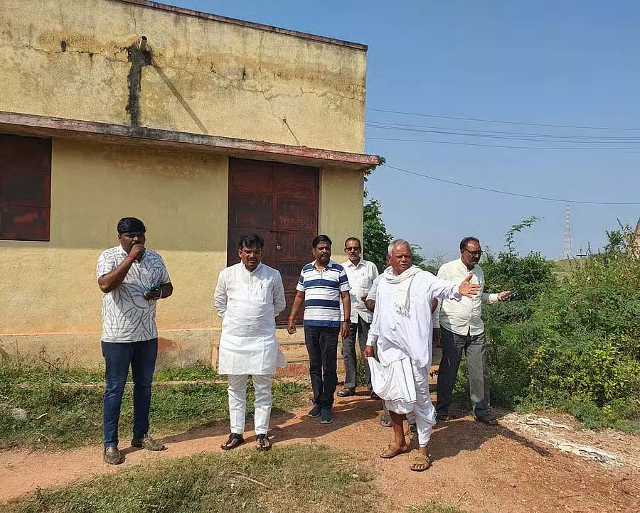 पानी की अपर्याप्त आपूर्ति: विधायक चंद्रू लमानी ने निरीक्षण किया पानी की अपर्याप्त आपूर्ति: विधायक चंद्रू लमानी ने निरीक्षण किया