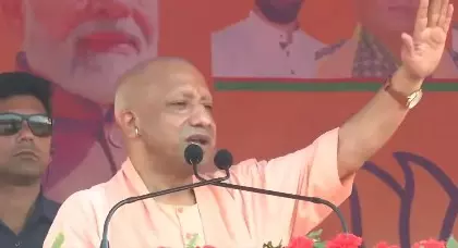 CM योगी ने बिहार के सीमावर्ती जिले में घुसपैठियों के खतरे को लेकर चेताया CM योगी ने बिहार के सीमावर्ती जिले में घुसपैठियों के खतरे को लेकर चेताया
