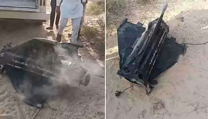 फायरिंग अभ्यास में मिसाइल का हिस्सा गांव के पास गिरा, जैसलमेर में हड़कंप फायरिंग अभ्यास में मिसाइल का हिस्सा गांव के पास गिरा, जैसलमेर में हड़कंप
