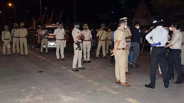 देश भर में आतंकवादी हमलों की साज़िश; गुजरात ATS ने तीन संदिग्ध आतंकवादियों को गिरफ्तार किया देश भर में आतंकवादी हमलों की साज़िश; गुजरात ATS ने तीन संदिग्ध आतंकवादियों को गिरफ्तार किया