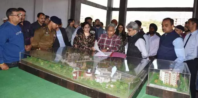 मुख्य सचिव ने Udhampur में प्रमुख विकासात्मक पहलों, प्रमुख योजनाओं के कार्यान्वयन की समीक्षा की मुख्य सचिव ने Udhampur में प्रमुख विकासात्मक पहलों, प्रमुख योजनाओं के कार्यान्वयन की समीक्षा की