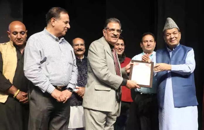 येंबरज़ल फाउंडेशन ने Kashmiri नाटक साथ ते सतीसार का मंचन किया येंबरज़ल फाउंडेशन ने Kashmiri नाटक साथ ते सतीसार का मंचन किया